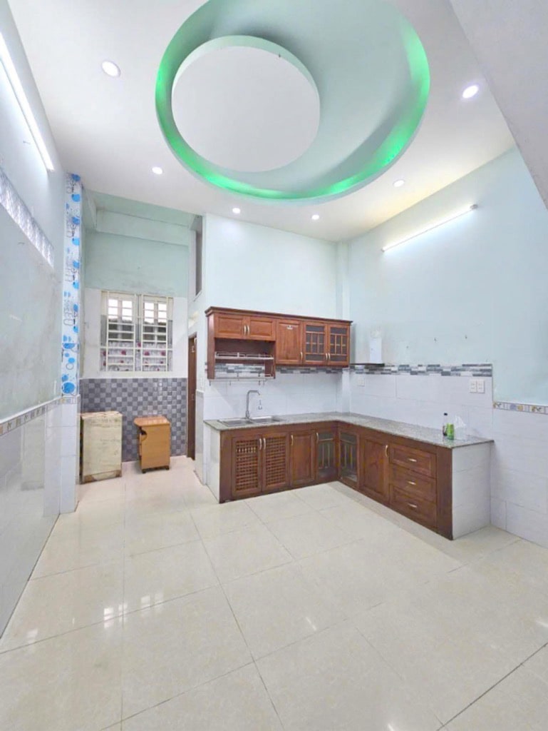 Nhà đẹp 4-6 tỷ Hồ Chí Minh , rộng rãi , DTSD lên đến : 260m ,4 tầng ,4 PN ,3 WC - tiện ích xung quanh đầy đủ : Bệnh Viện ,Trường Học, Chợ ,Sát Tân Phú