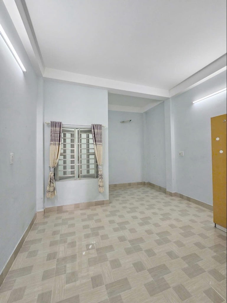 Nhà đẹp 4-6 tỷ Hồ Chí Minh , rộng rãi , DTSD lên đến : 260m ,4 tầng ,4 PN ,3 WC - tiện ích xung quanh đầy đủ : Bệnh Viện ,Trường Học, Chợ ,Sát Tân Phú