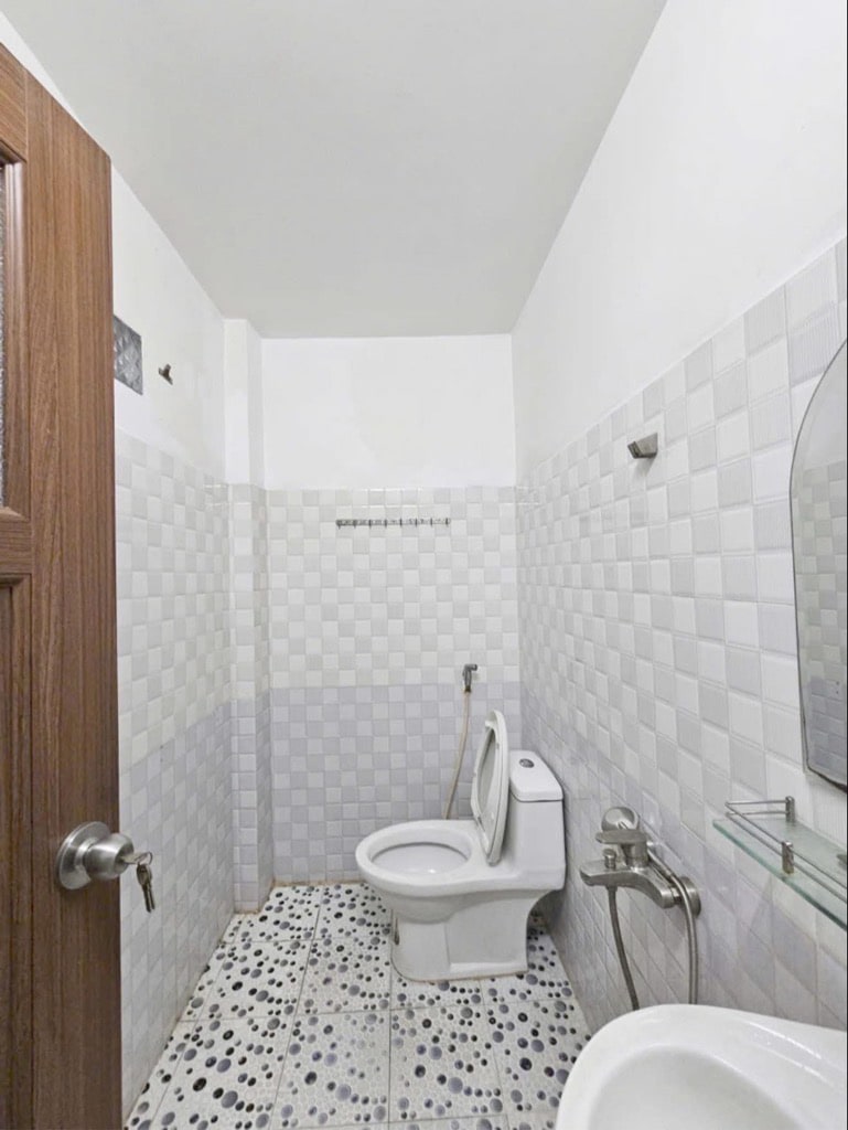 Nhà đẹp 4-6 tỷ Hồ Chí Minh , rộng rãi , DTSD lên đến : 260m ,4 tầng ,4 PN ,3 WC - tiện ích xung quanh đầy đủ : Bệnh Viện ,Trường Học, Chợ ,Sát Tân Phú