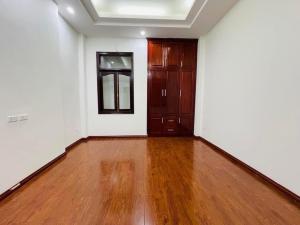 Bán nhà TRUNG TÂM Cầu Giấy, 40m2, 5 tầng, 8 phòng ngủ, chỉ 3.55 tỷ.