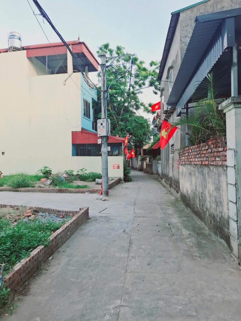 * BÁN * ĐẤT * ĐẸP * YÊN * VIÊN *