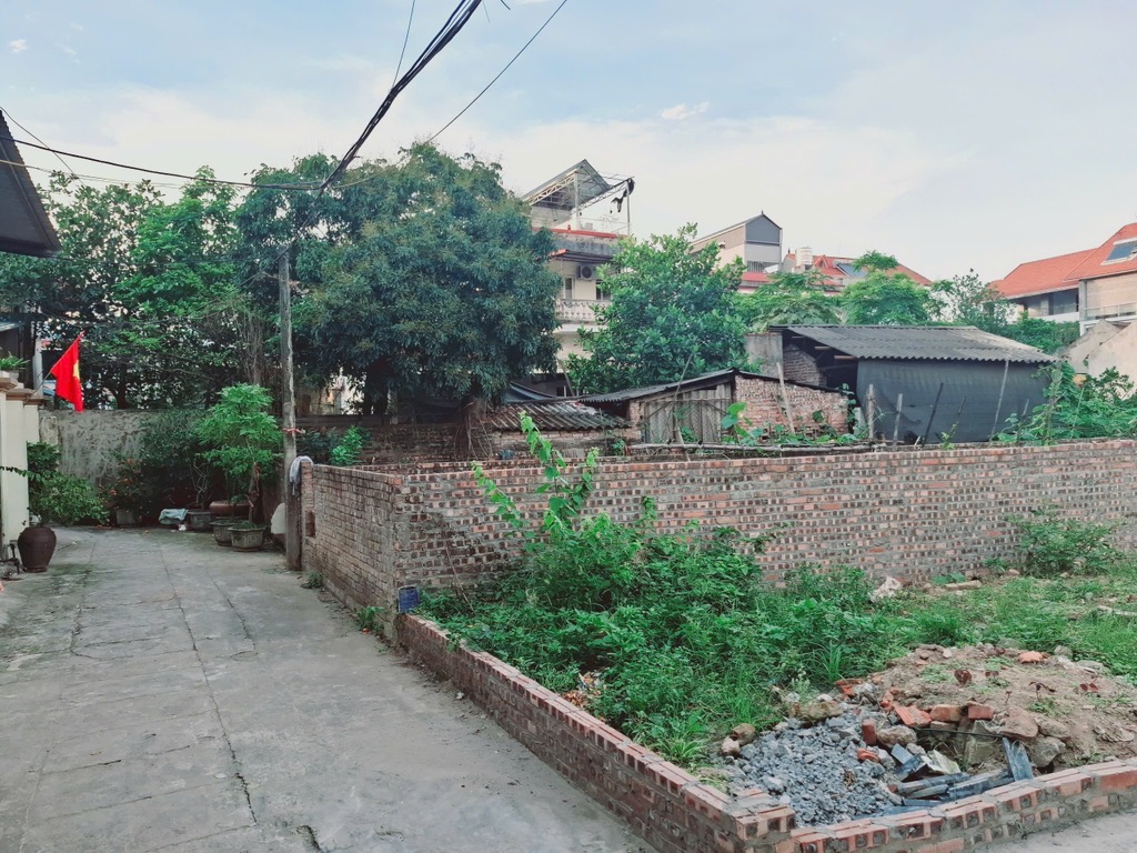 * BÁN * ĐẤT * ĐẸP * YÊN * VIÊN *
