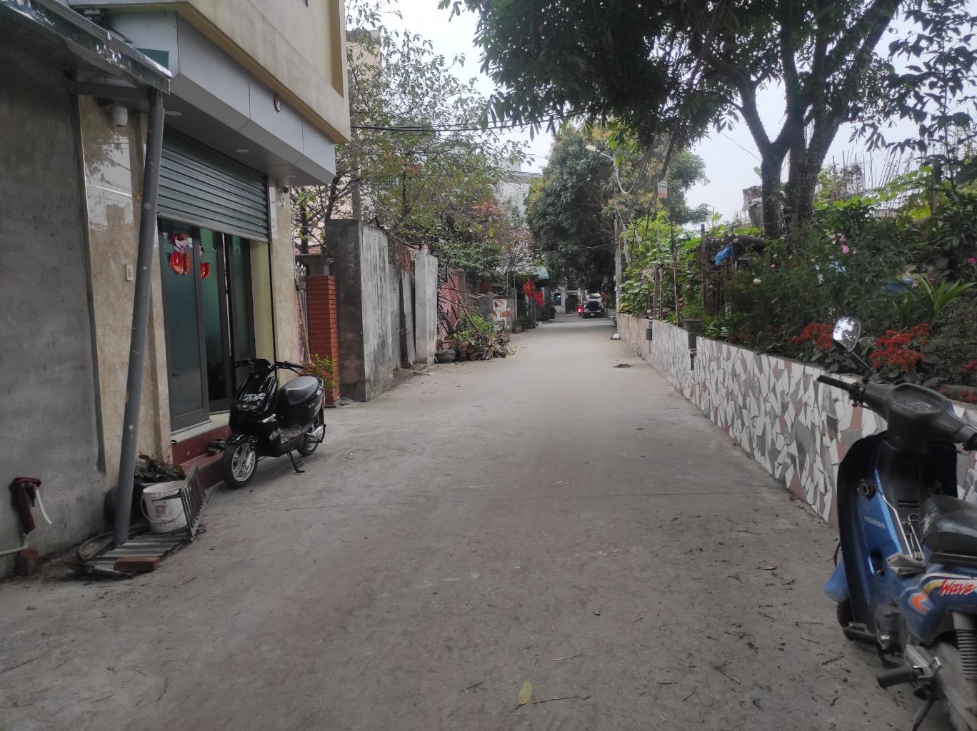 * BÁN * ĐẤT * ĐẸP * YÊN * VIÊN *