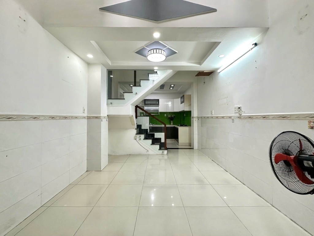 XE HƠI ĐỖ CỬA - HẺM THÔNG - GIÁ TỐT - NGANG 5,2 X 15,3 - 5PN - GIÁ CHỈ NHỈNH 10 TỶ