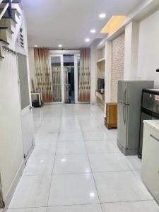 Bán nhà chính chủ tại Hoà Hưng, Quận 10. Nhà 3 tầng, 3 phòng ngủ, diện tích 35m². Giá 5.75 tỷ.