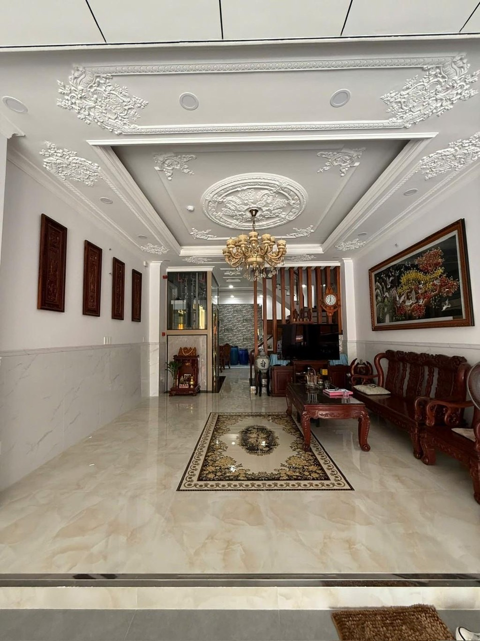 Bán nhà mặt tiền Quận 7 Ngang hơn 5m cao 5 Tầng có sẵn thang máy 8 Phòng ngủ