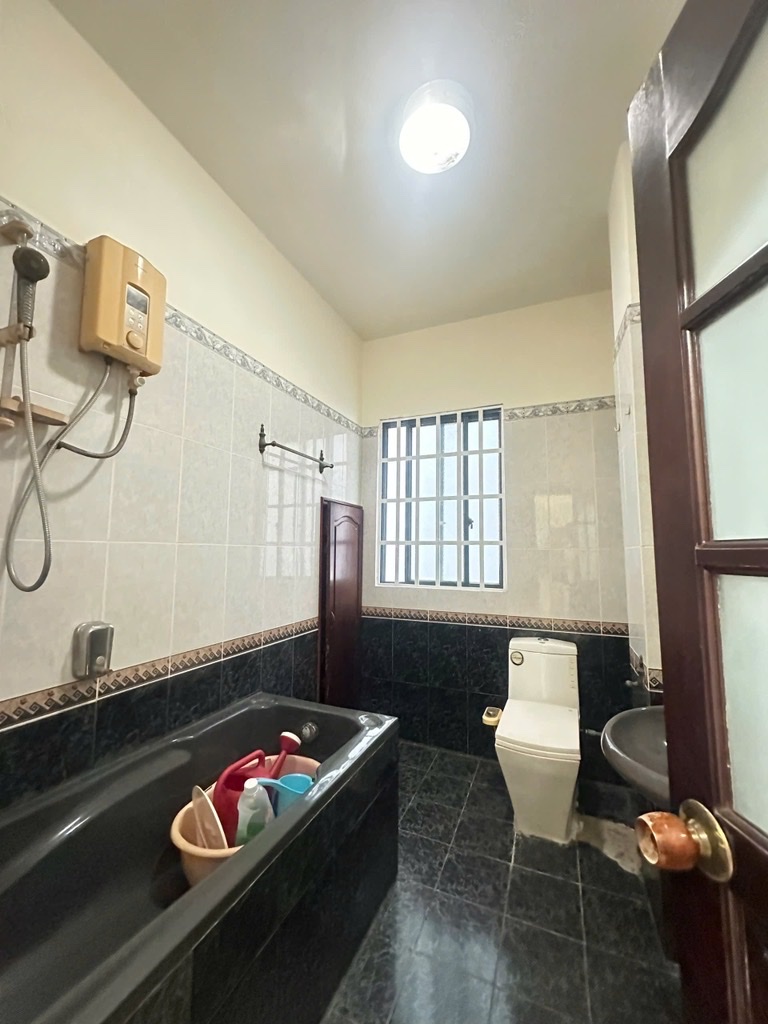 Nhà mặt tiền LVLương Quận 7, 4 Tầng hoàn công vuông vức,