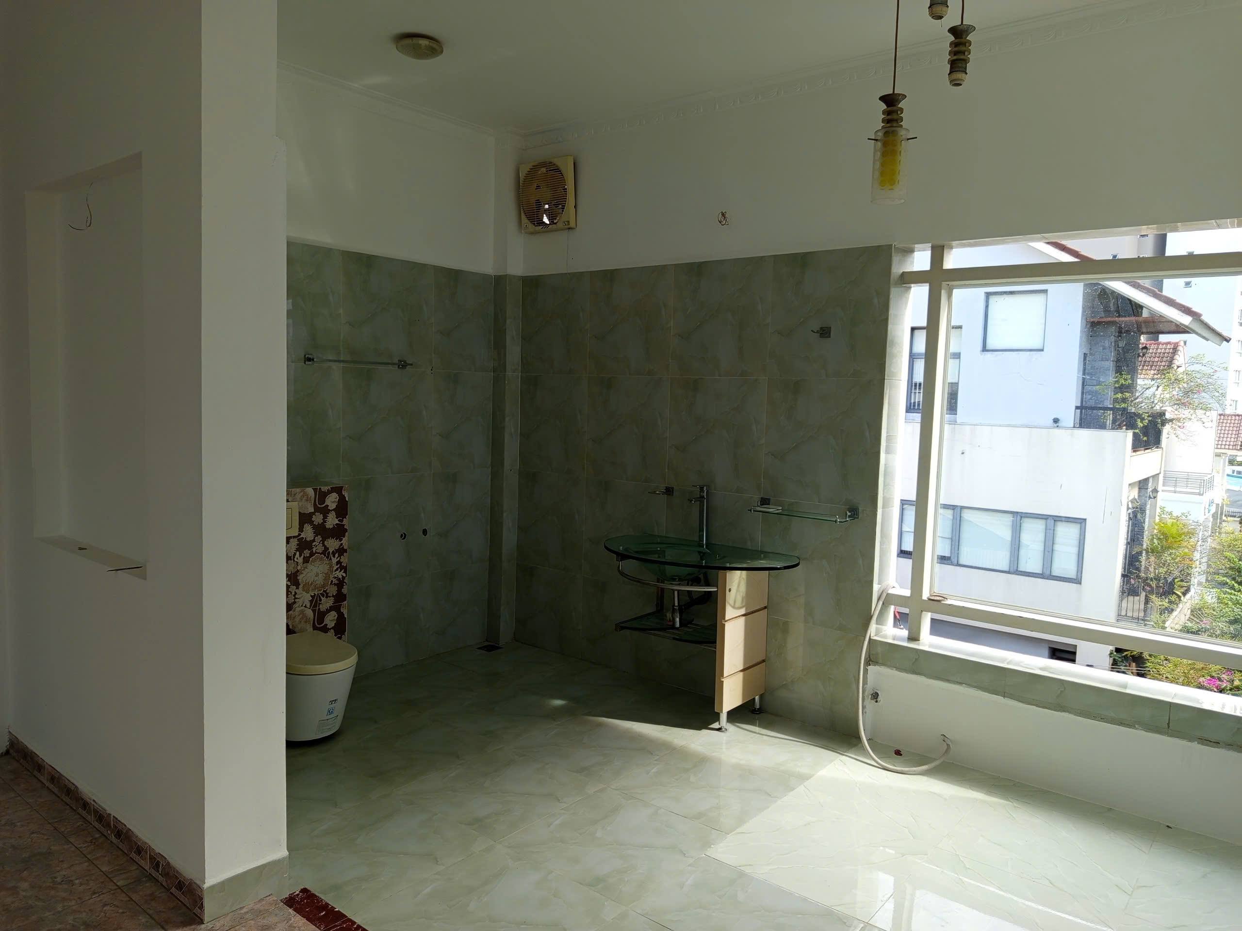 Bán hoặc cho thuê tòa nhà 4 Tầng 2 mặt tiền đường NDTrinh Quận 2