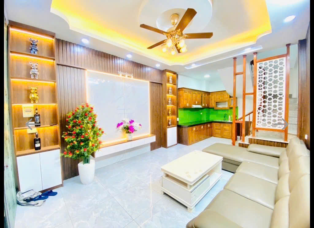 NHÀ HIẾM THUỘC LÔ PHÂN KHU MỚI tại PHỐ NGŨ NHẠC - HOÀNG MAI (32m,3.8x8m chỉ 5,5 TỶ )