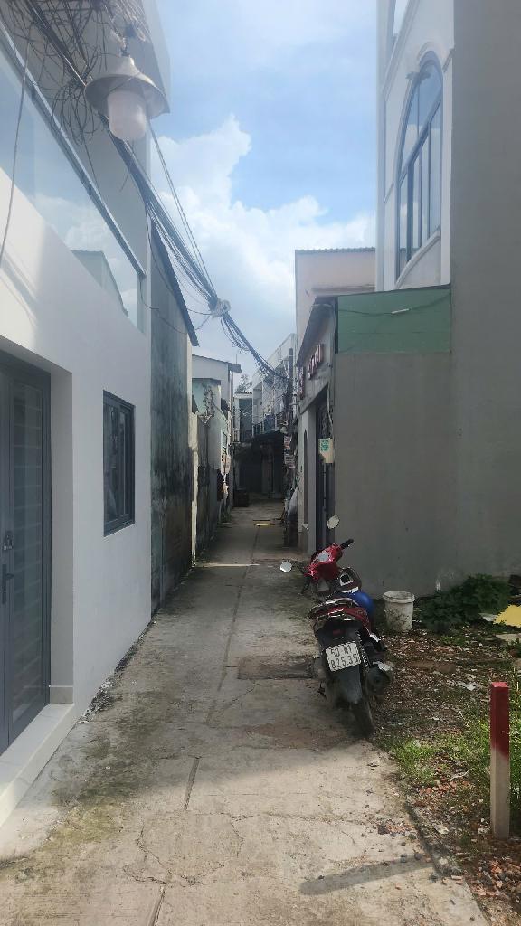 BÁN ĐẤT TẶNG NHÀ GẦN SÔNG - HẺM XE HƠI - XÂY NHÀ TỰ DO - KHU DÂN CƯ Q9 LONG TRƯỜNG - GIÁ BÁN 3.1 TỶ