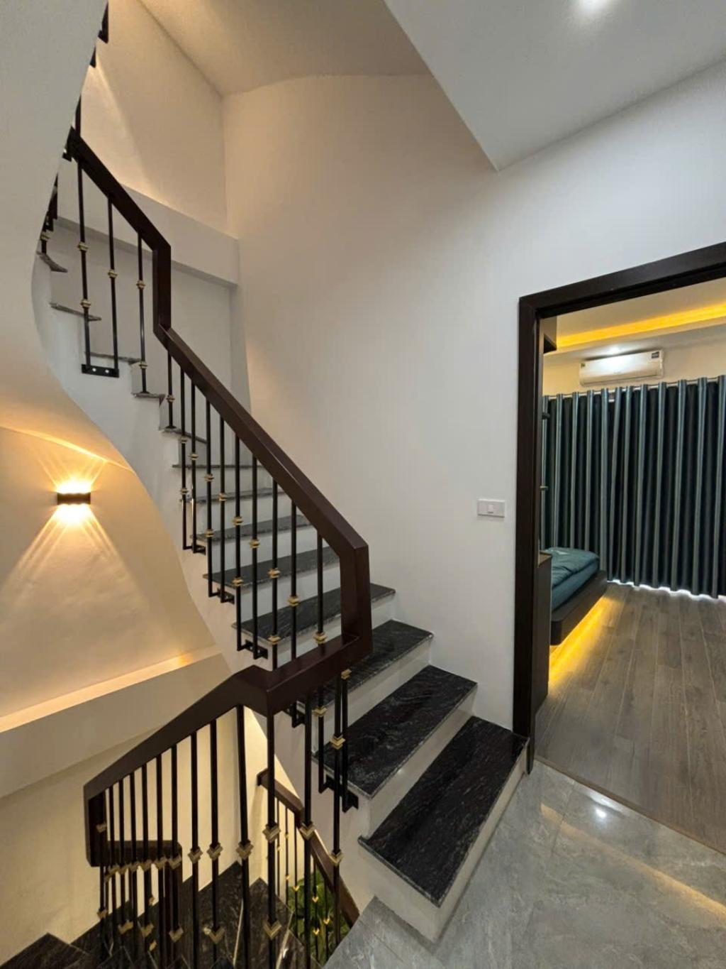 Nhà Trần Phú mới cứng, thiết kế quá đẹp, nhà vuông, ngõ an ninh tuyết vời!