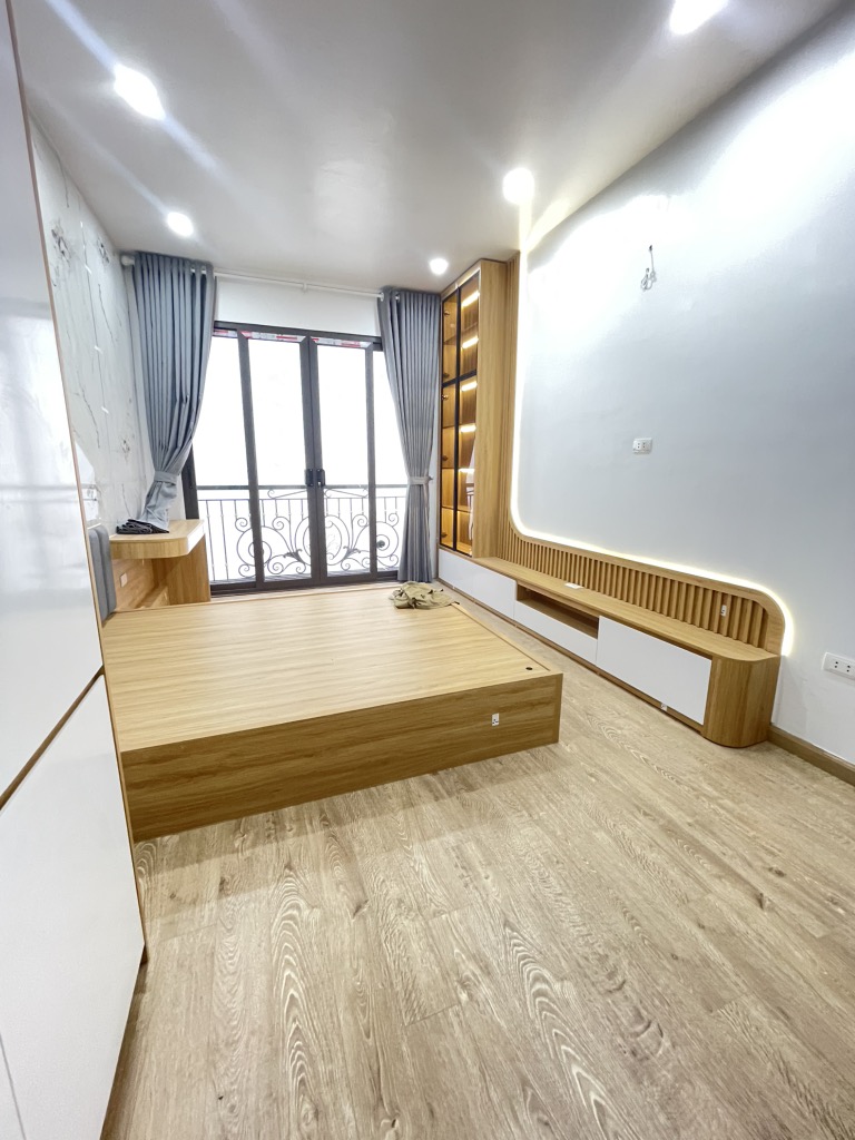 Chỉ Hơn 7 Tỷ Có Ngay Nhà Trung Tâm Cầu Giấy 35m 5 Tầng,Tiện ích,Mới Xây