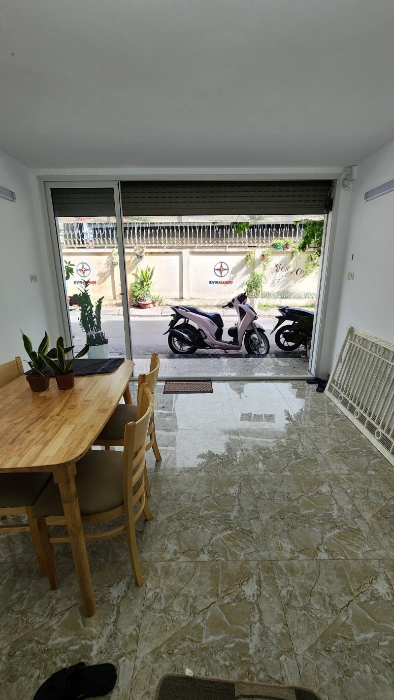 Bán nhà ngõ 102 phố Hoàng Đạo Thành - Ngõ thông - ô tô tránh- 45m2, chỉ nhỉnh5 tỷ