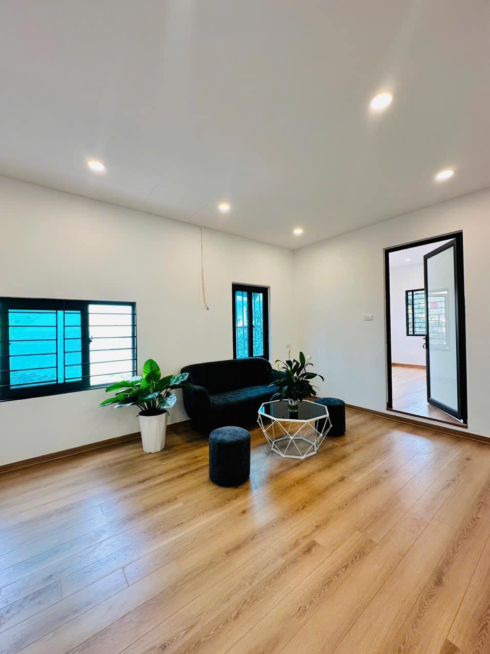 Bán nhà ngõ 3 Hoàng Đạo Thành- Lô góc - ô tô tránh - Duplex- 161m2, chỉ hơn 6 tỷ