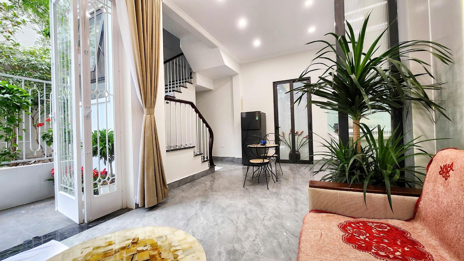 NHÀ PHỐ SÀI ĐỒNG - 3 BƯỚC HỒ ĐIỀU HOÀ, Ô TÔ TRÁNH - FULL NỘI THẤT.