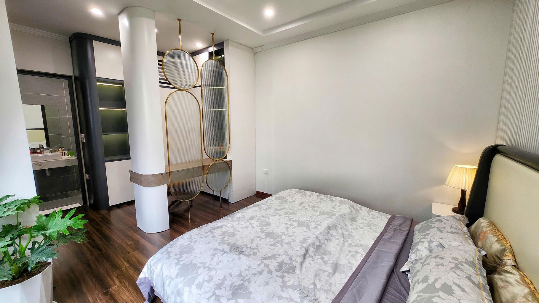 NHÀ PHỐ SÀI ĐỒNG - 3 BƯỚC HỒ ĐIỀU HOÀ, Ô TÔ TRÁNH - FULL NỘI THẤT.