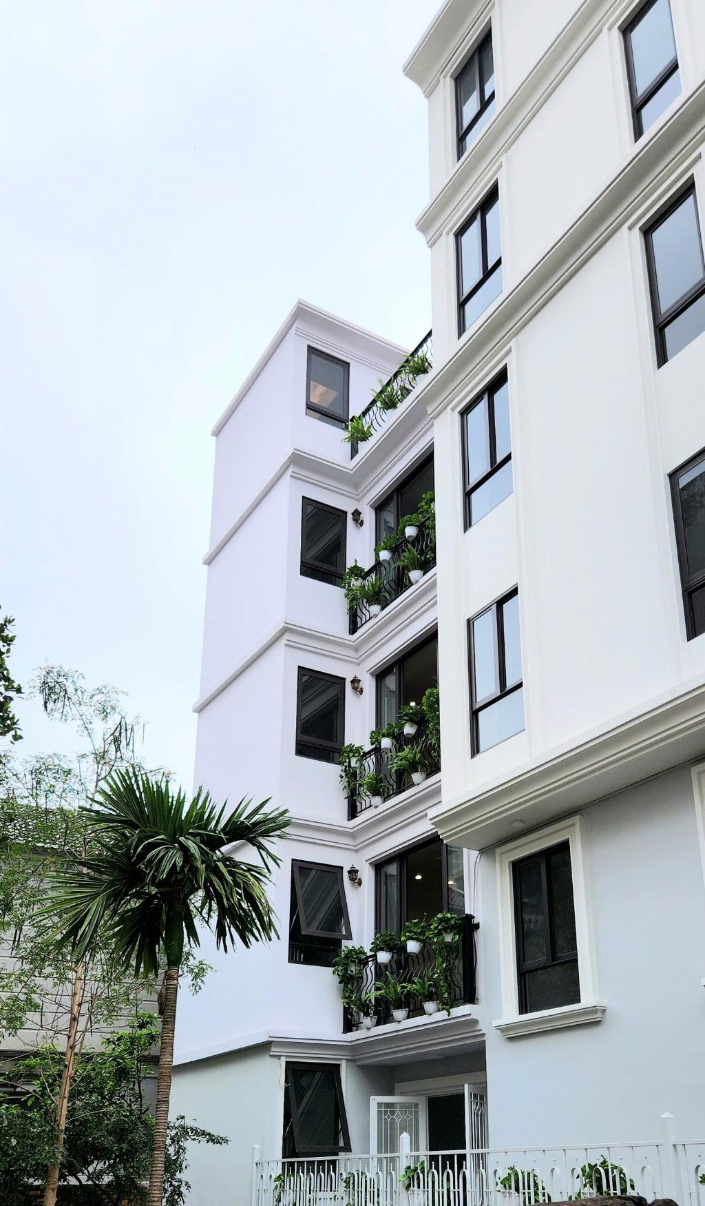 NHÀ PHỐ SÀI ĐỒNG - 3 BƯỚC HỒ ĐIỀU HOÀ, Ô TÔ TRÁNH - FULL NỘI THẤT.