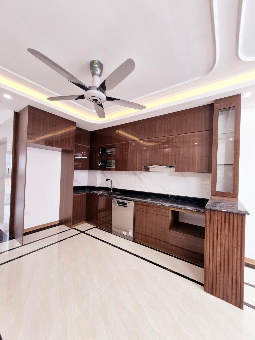 BÁN NHÀ 2 MẶT TIỀN TRƯỚC VÀ SAU PHỐ KIM ĐỒNG THÔNG SANG PHỐ GIÁP BÁT 40M*7 TẦNG* MẶT TIỀN 4M