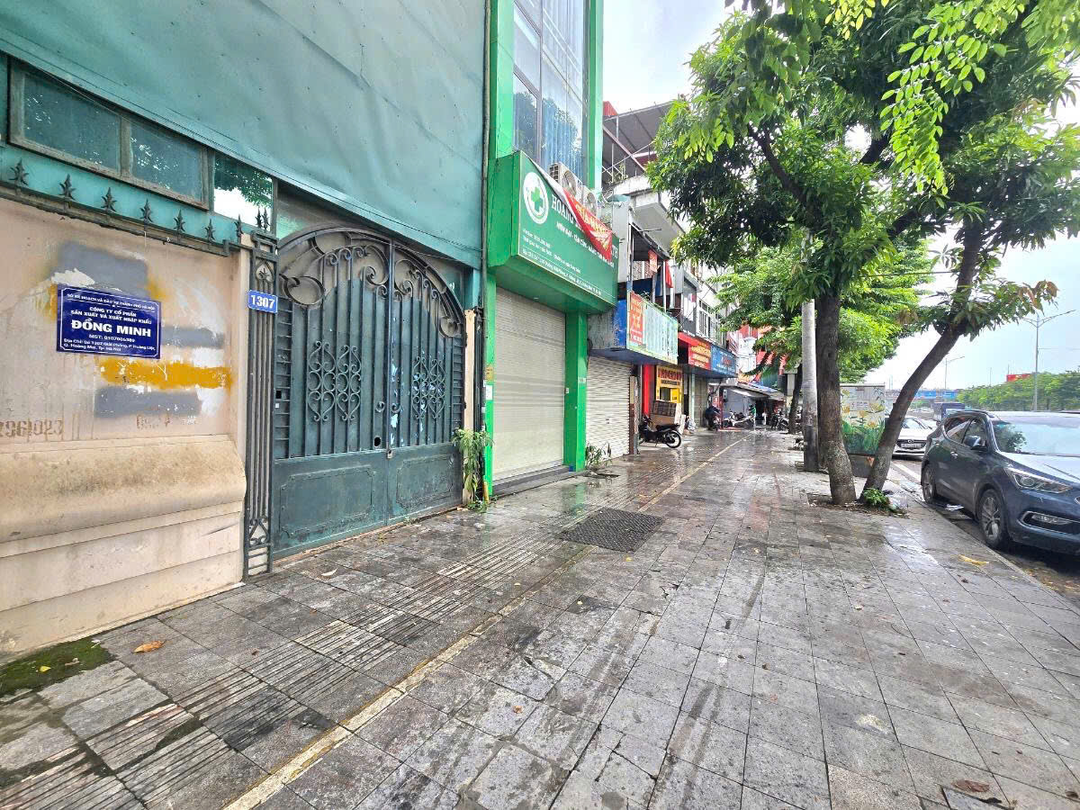 BÁN NHÀ MẶT ĐƯỜNG GIẢI PHÓNG HÀ NỘI - MẶT PHỐ LỚN - TRUNG TÂM DI CHUYỂN BẮC NAM.
