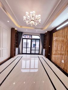 BÁN NHÀ 2 MẶT TIỀN TRƯỚC VÀ SAU PHỐ KIM ĐỒNG THÔNG SANG PHỐ GIÁP BÁT 40M*7 TẦNG* MẶT TIỀN 4M