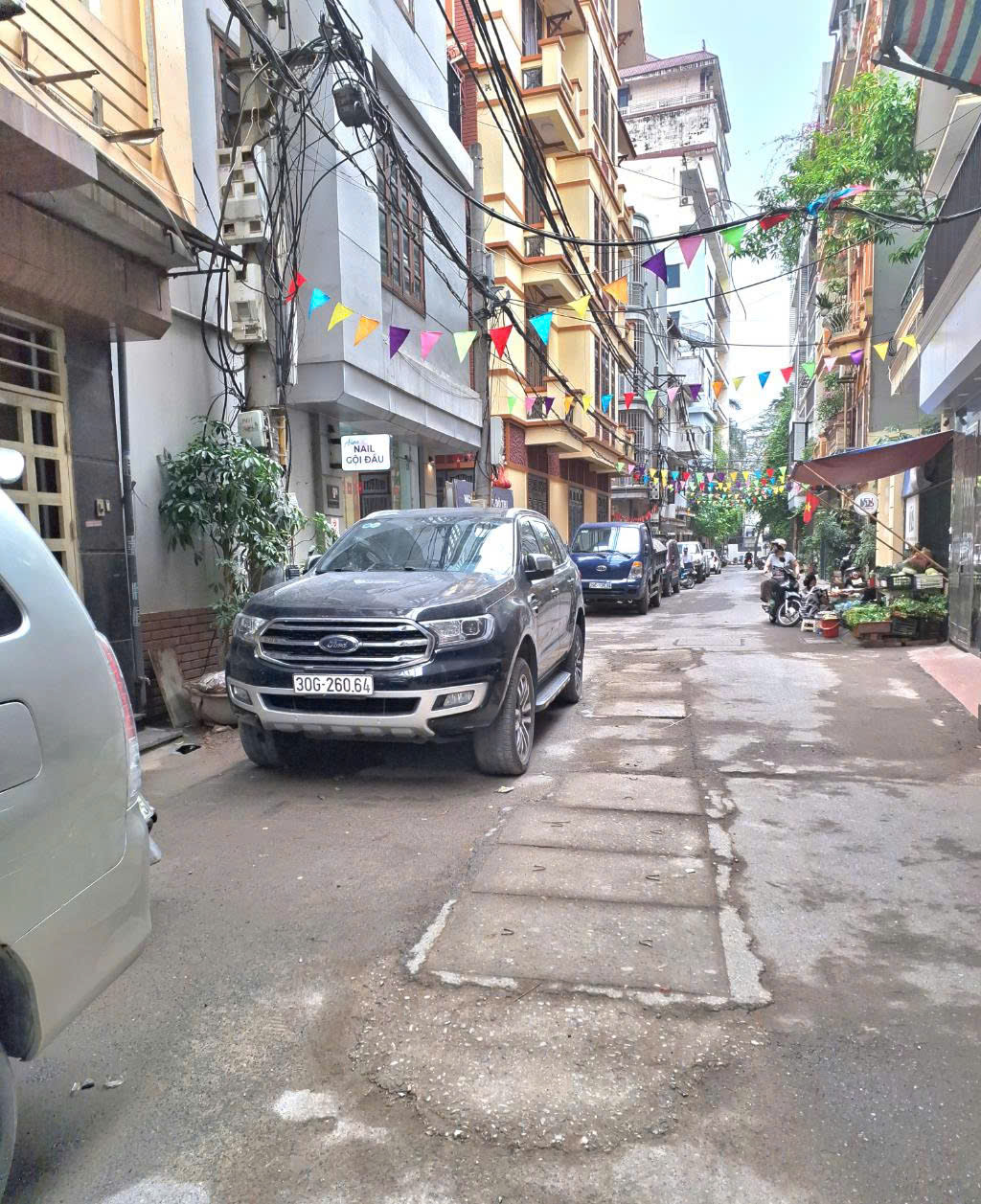 cần bán nhà Lạc Long Quân Thụy khuê