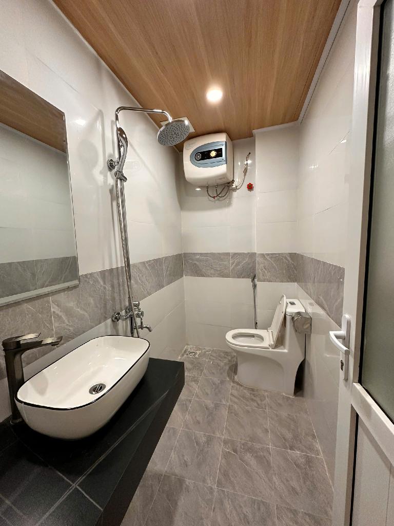 NHÀ RỘNG ĐẸP- 40M2-CÁCH ĐƯỜNG QUANG TRUNG 10M-HÀ ĐÔNG 6.9 TỶ