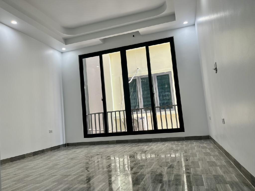 BÁN NHÀ 5 TẦNG MỚI - DIỆN TÍCH 33m² - MẶT TIỀN 4,15m, NỞ HẬU, Ô TÔ ĐỖ CỬA - YÊN NGHĨA, HÀ ĐÔNG (T165.287.32)