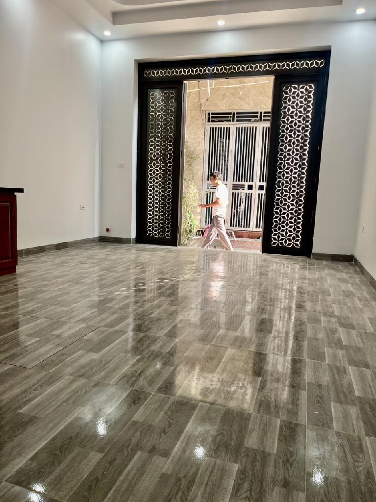 BÁN NHÀ 5 TẦNG MỚI - DIỆN TÍCH 33m² - MẶT TIỀN 4,15m, NỞ HẬU, Ô TÔ ĐỖ CỬA - YÊN NGHĨA, HÀ ĐÔNG (T165.287.32)