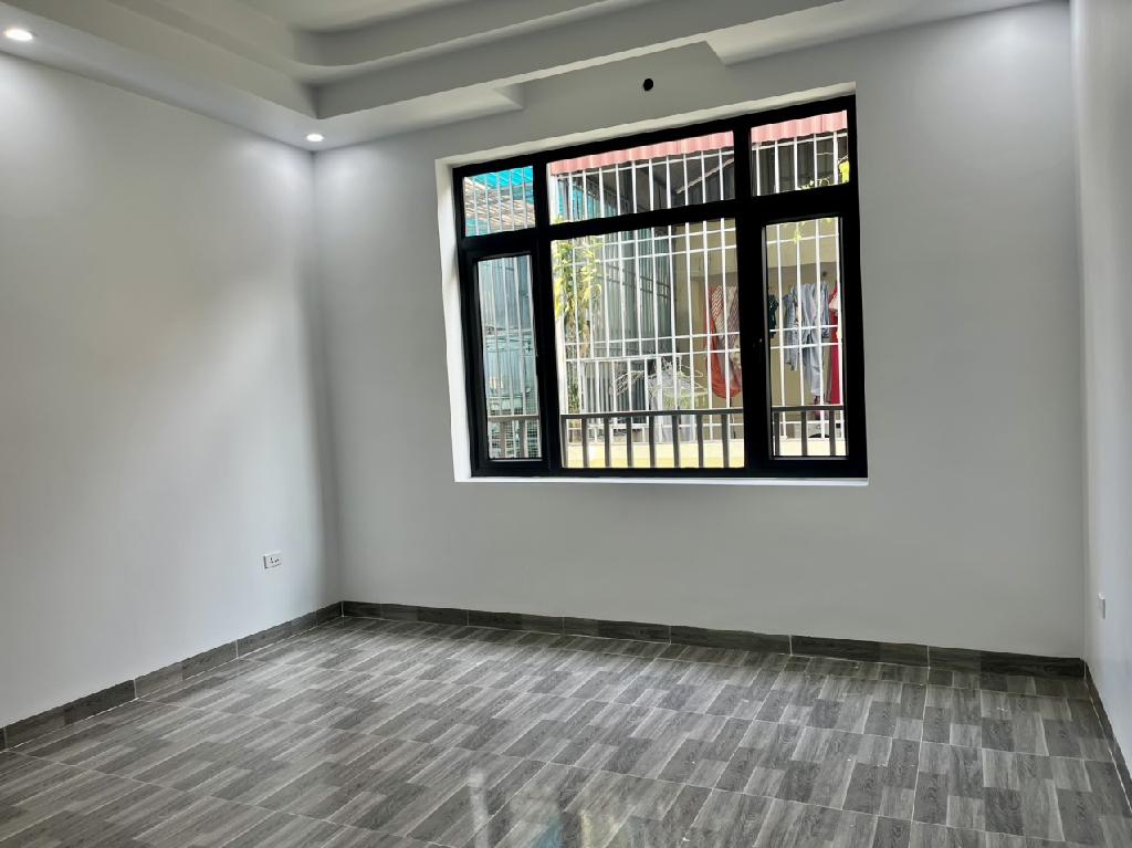 BÁN NHÀ 5 TẦNG MỚI - DIỆN TÍCH 33m² - MẶT TIỀN 4,15m, NỞ HẬU, Ô TÔ ĐỖ CỬA - YÊN NGHĨA, HÀ ĐÔNG (T165.287.32)