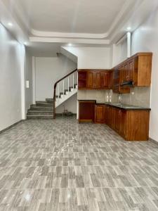 BÁN NHÀ 5 TẦNG MỚI - DIỆN TÍCH 33m² - MẶT TIỀN 4,15m, NỞ HẬU, Ô TÔ ĐỖ CỬA - YÊN NGHĨA, HÀ ĐÔNG (T165.287.32)