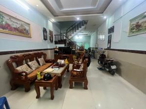 Bán nhà - hẻm xe hơi- sát mặt tiền- 4tỷ