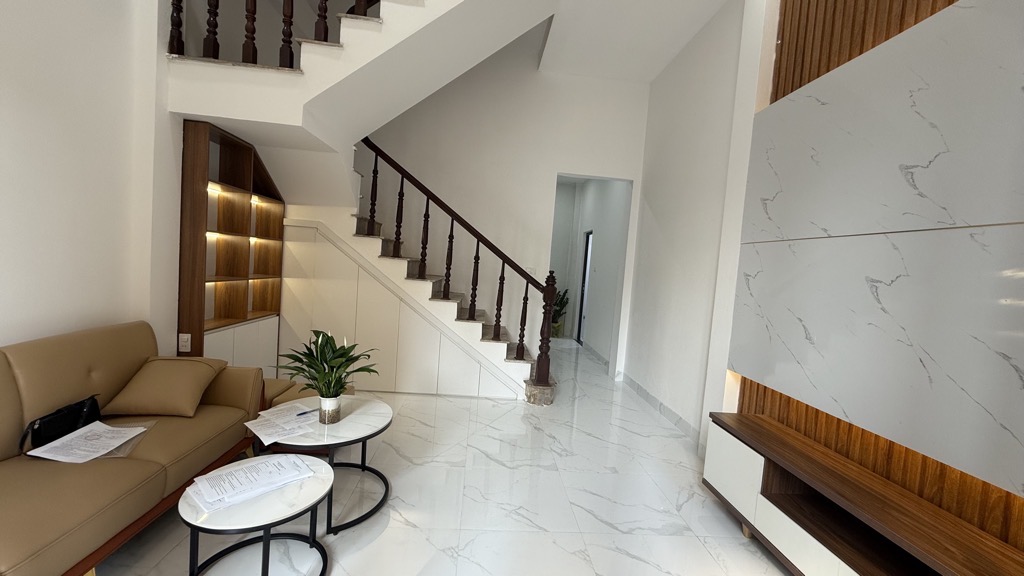 NHÀ ĐẸP DÂN XÂY VÀO Ở NGAY - GẦN HUYỆN ỦY THANH TRÌ - 40M2 CHỈ NHÚ 7TỶ!