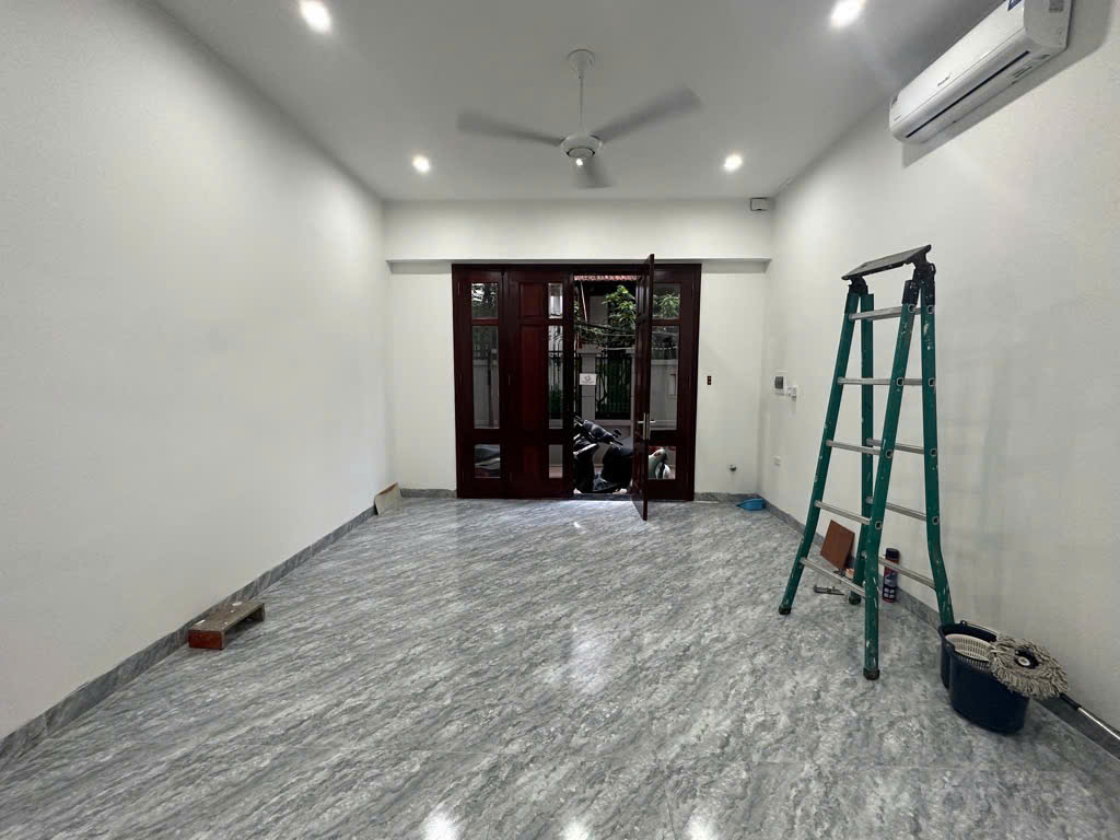 Bán nhà Tứ Liên, Tây Hồ 5 tầng 33m2, thiết kế đẹp, có thang máy 9,05 tỷ