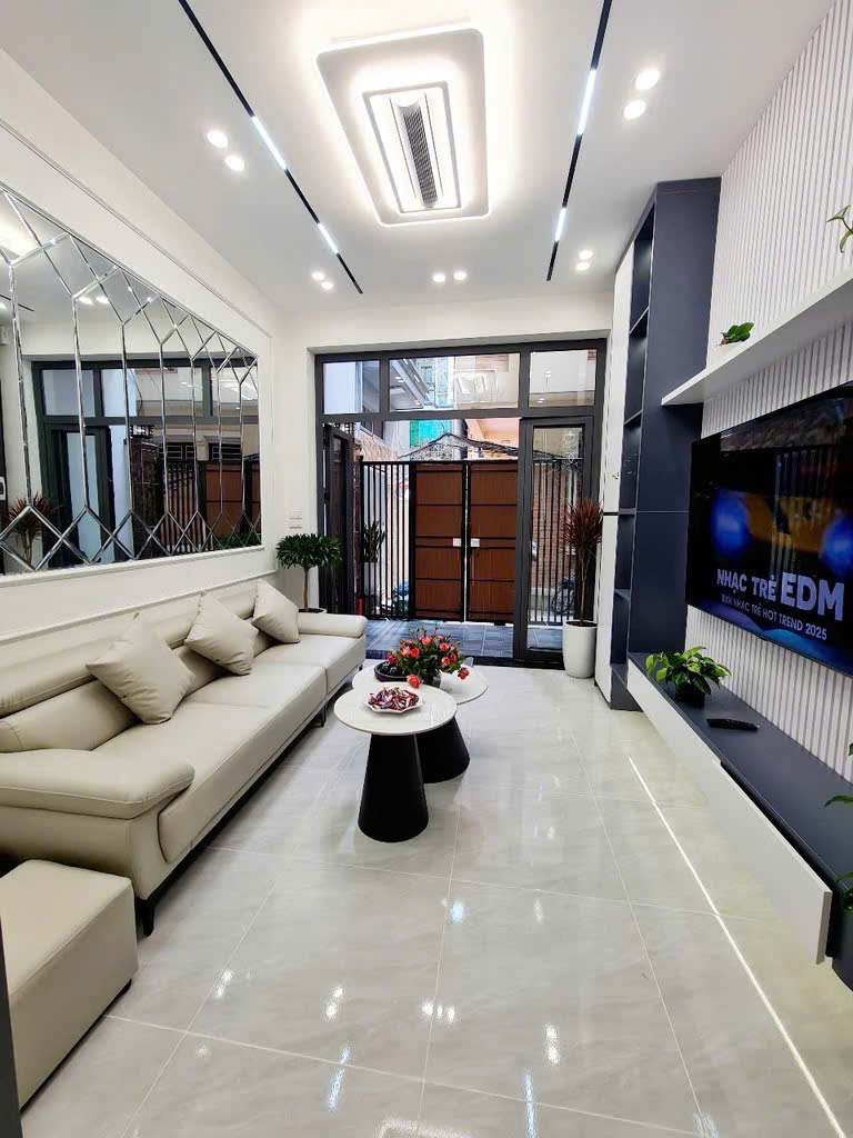Nhà mới đẹp 4 tầng Đội Cấn - Full nội thất - Sổ đỏ chính chủ 9,6 tỷ