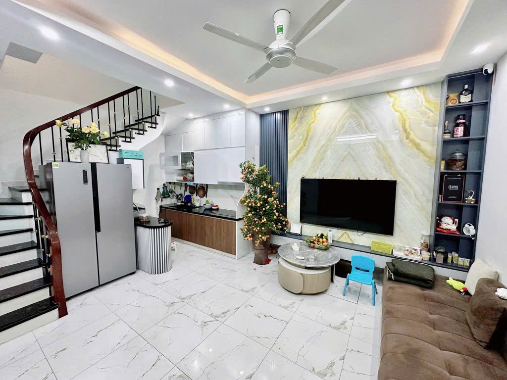 HOT: Nhà phân lô Lạc Long Quân - 5 tầng - Full nội thất 32m2