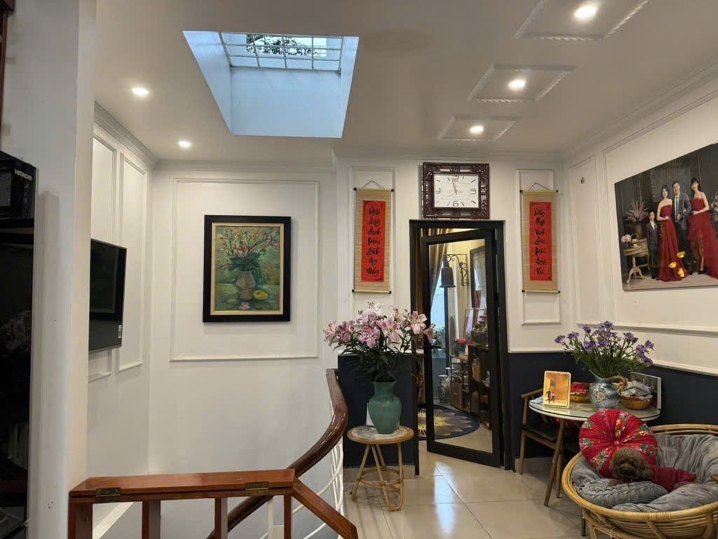Bán nhà phố Trạm Long Biên Dt 40m 5 Tầng Mt 4m Giá 6.5 tỷ