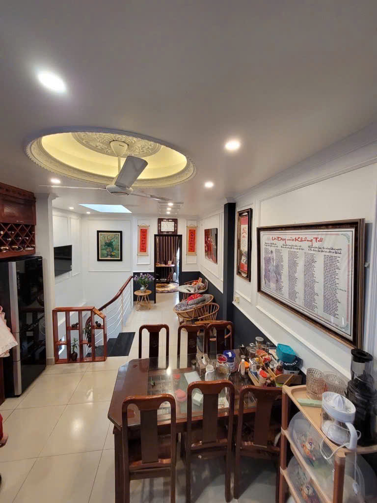 Bán nhà phố Trạm Long Biên Dt 40m 5 Tầng Mt 4m Giá 6.5 tỷ