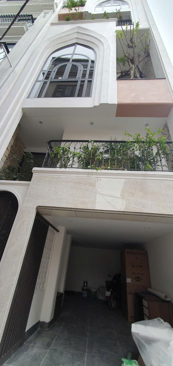 Bán nhà phố Trạm Long Biên ngõ ô tô Dt 34m 6 Tầng Mt 5m Giá 8.05 tỷ