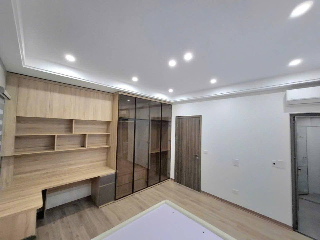 Bán nhà phố Trạm Long Biên Thang Máy Dt 48m 6 Tầng Giá 9,6 tỷ