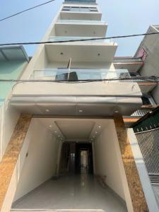 Bán nhà phố Trạm Long Biên Gara ô tô-Thang Máy Dt 41m 7 Tầng Giá 11,8 tỷ