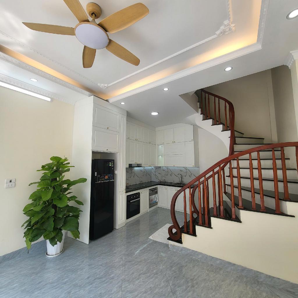 Bán  50m² đất tại CỔ BI, Gia Lâm – giá  5 tỷ. Ô TÔ 7 chỗ Vào đất. một bước ra hồ điều hoà.