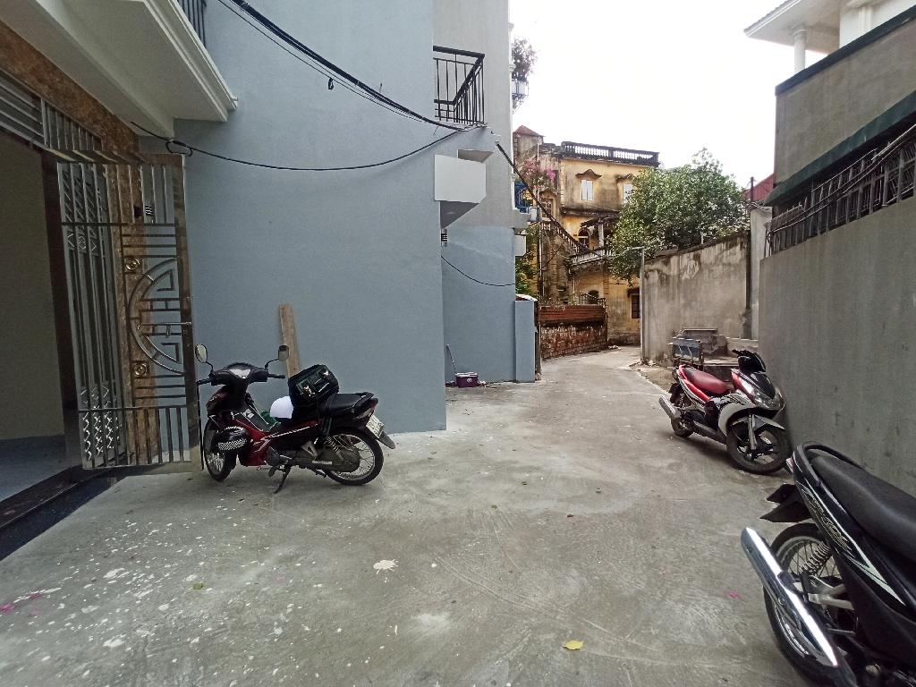 Bán  50m² đất tại CỔ BI, Gia Lâm – giá  5 tỷ. Ô TÔ 7 chỗ Vào đất. một bước ra hồ điều hoà.