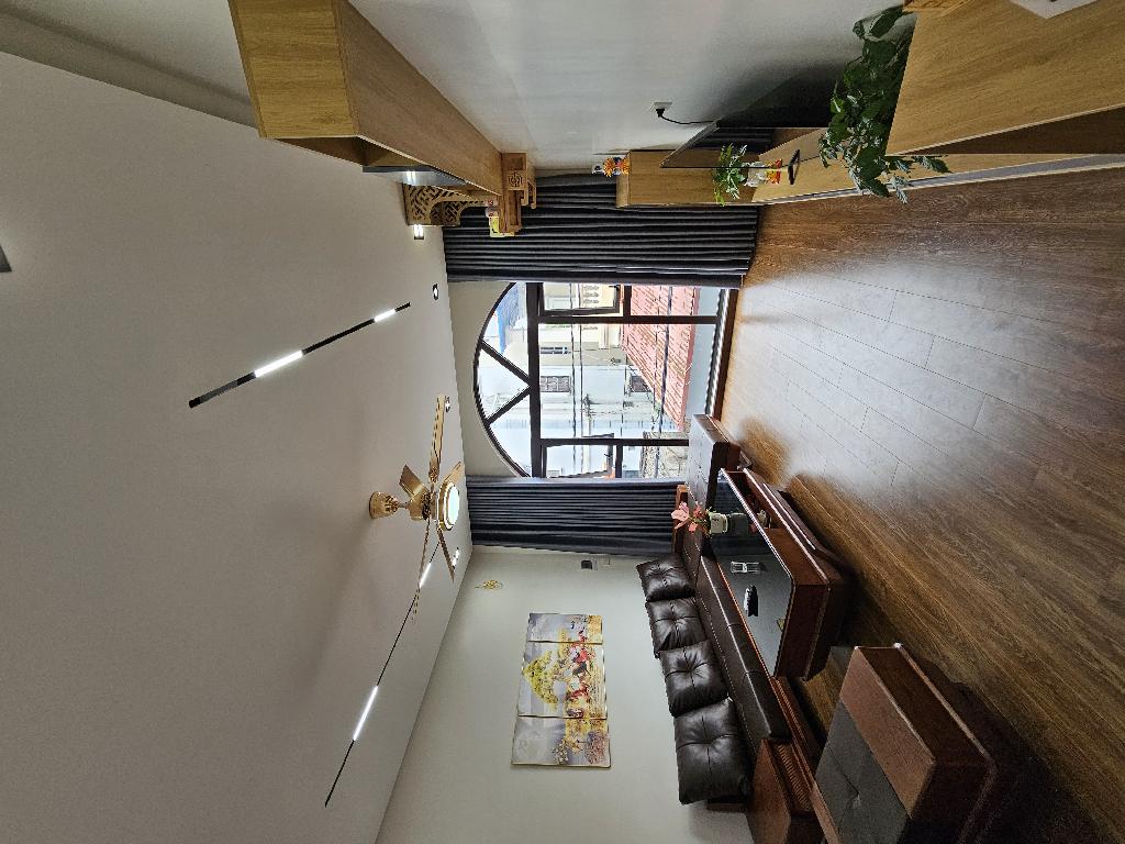 Chính chủ cần bán nhà gần trường cấp 3 Thạch Bàn. 4 tầng mới xây được 4 năm. Xây độc lập 1 căn.