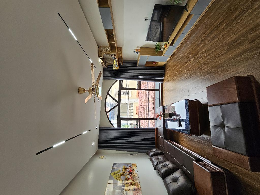 Chính chủ cần bán nhà gần trường cấp 3 Thạch Bàn. 4 tầng mới xây được 4 năm. Xây độc lập 1 căn.