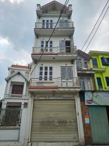 Chính chủ cần bán nhà gần trường cấp 3 Thạch Bàn. 4 tầng mới xây được 4 năm. Xây độc lập 1 căn.