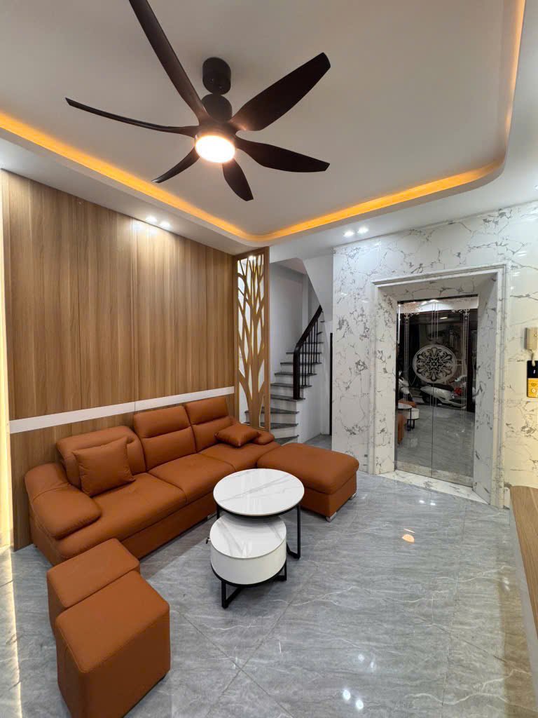 Bán nhà mới xây 5 tầng có thang máy, kinh doanh đỉnh – Lô góc Minh Khai, giá chỉ 7.1 tỷ