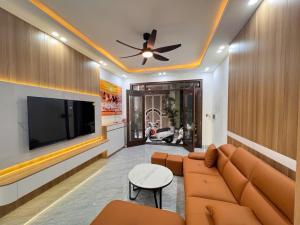 Bán nhà mới xây 5 tầng có thang máy, kinh doanh đỉnh – Lô góc Minh Khai, giá chỉ 7.1 tỷ