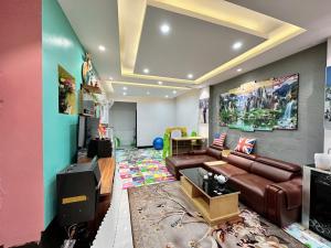 Hoàng mai Mặt tiền 7m,Dòng tiền 30tr/ tháng, 44m2, 6 Tầng BTCT oto đỗ cổng Chỉ 7.35 tỷ