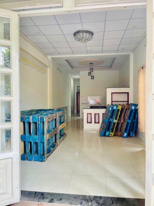 Cần bán nhà 102m2 hẻm đường Hà Huy Giáp, ô tô vào tận cửa cách mặt tiền 120m,giá chỉ hơn 4 tỷ