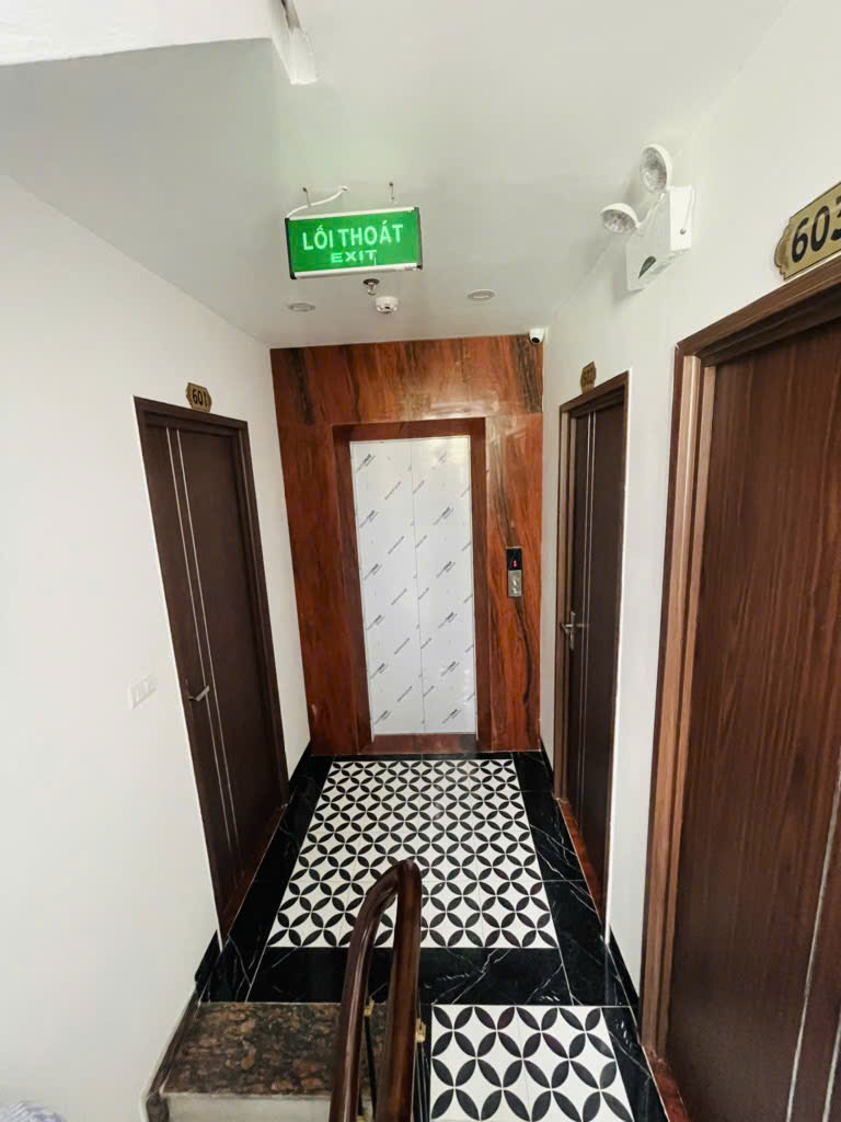 Bán nhà Mễ Trì Thượng Tòa Nhà Căn Hộ Dịch Vụ Ngõ Thông,Lô Góc,Ô Tô Gần Giá 21 tỷ